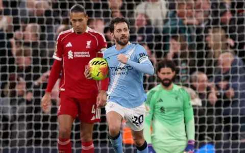 El Manchester City ganó un partido clave ante otro gigante en Anfield.