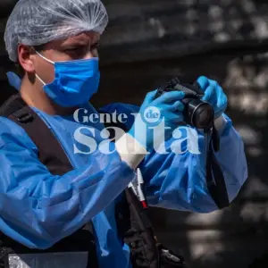 Hallaron muerto a un policía tras una feroz balacera familiar en el barrio Roberto Romero