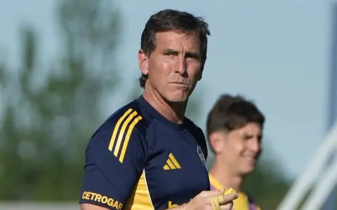 Claudio Úbeda y una determinación que encierra un mensaje para los futbolistas de Boca. 