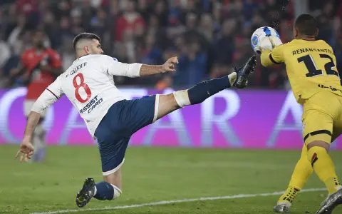 Emanuel Gigliotti, durante su paso por Nacional de Uruguay.