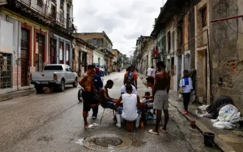 Situación dramática en Cuba tras la suspensión de la venta de combustibles.