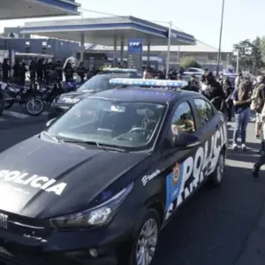 No cede la protesta de la Policía de Santa Fe y se profundiza el enfrentamiento con el gobierno de Maximiliano Pullaro