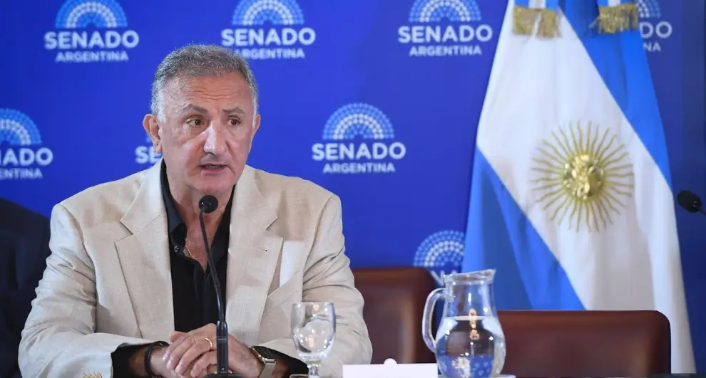 El vicepresidente de CADAM, Armando Farina exponiendo en el Senado de la Nación