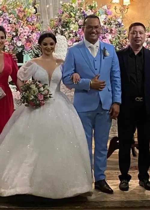 A la izquierda de la imagen, Marcelo Clayton Alves de Sousa y su esposa.