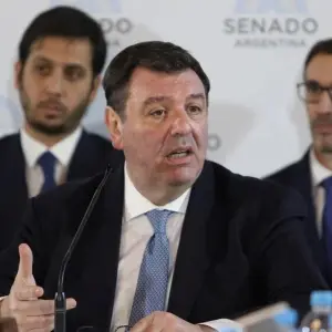 Ariel Lijo cierra el cerco sobre Manuel Adorni y desde el riñón de Macri se suman a los cuestionamientos al jefe de Gabinete, pero Milei lo sostiene