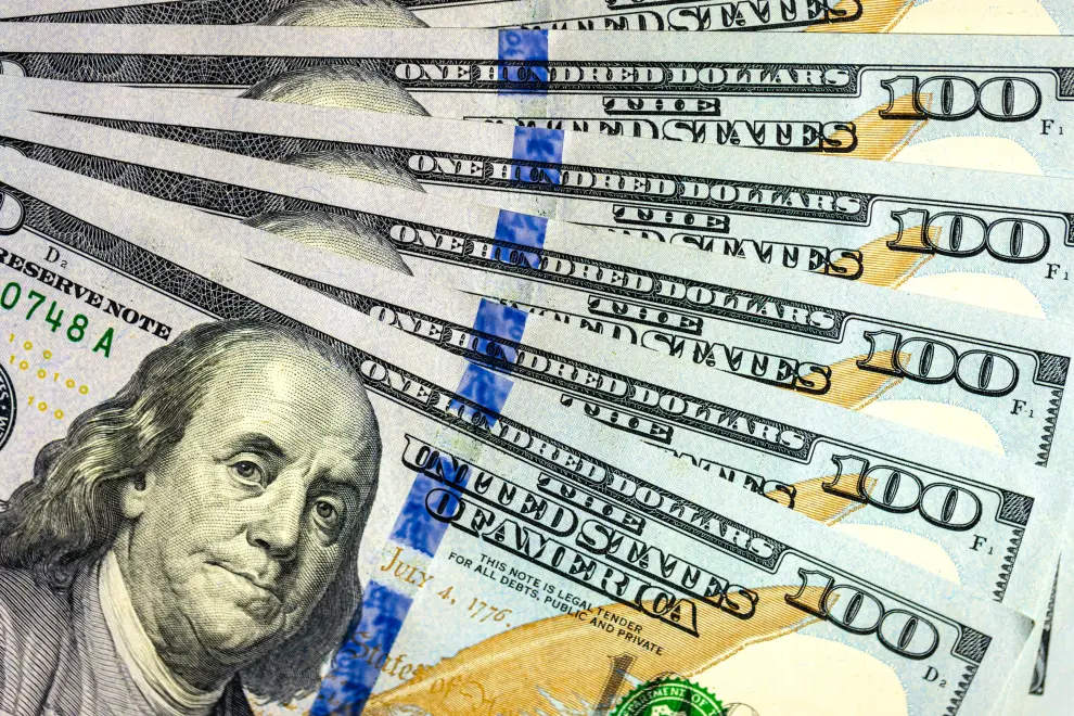 Dolares