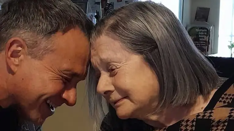Sergio Lapegüe y su madre