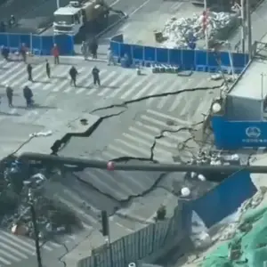 Video: así fue el momento exacto en que una ruta colapsó en China