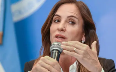 Victoria Tolosa Paz