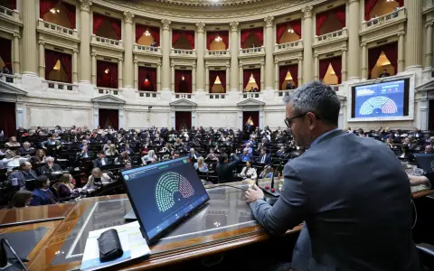 Martín Menem dio la orden de acelerar la reforma laboral.