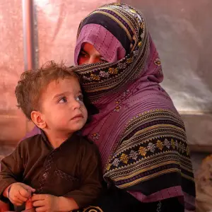 Indignación mundial por el nuevo Código Penal de Afganistán que permite pegarle a las mujeres y niños