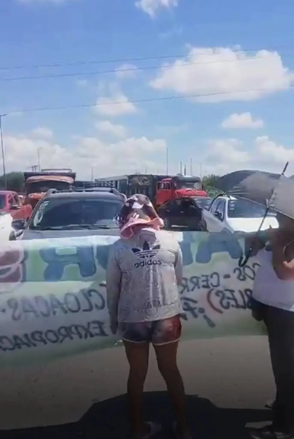 Los vecinos cortaron la ruta esperando respuestas por sus reclamos