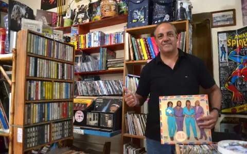 José Teruel, coleccionista y dueño del local Retro Salta JET.