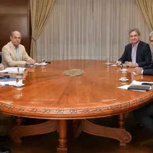 Caputo se reunió con la UIA en plena recesión industrial: habló de “gran relación”, pero escuchó fuertes reclamos