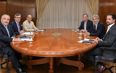 Caputo junto a miembros de la UIA