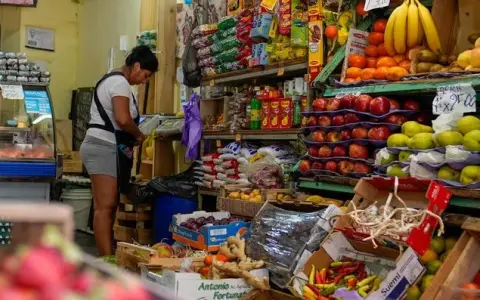 Canasta básica: Un adulto solo necesitó $440.226 en enero para no ser considerado pobre.