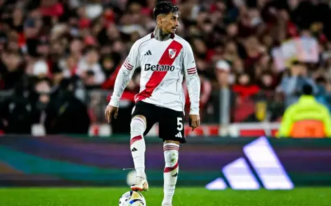 Juan Carlos Portillo se rompió los ligamentos cruzados de la rodilla derecha.