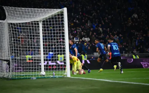 Pio Esposito y Lautaro Martínez salen disparados a festejar el segundo gol del Inter frente a la Juventus.