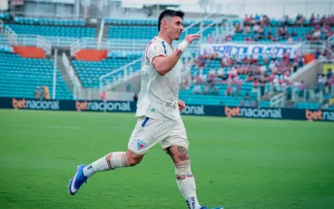 Adam Bareiro le hizo un guiño a Boca y a Juan Román Riquelme al marcar un gol con la camiseta de su actual club en Brasil