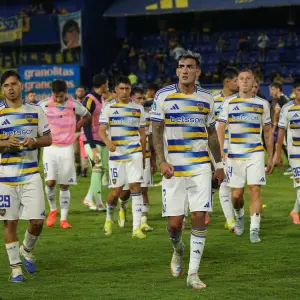 Noche de terror para Boca: no pudo ganarle a Platense, la Bombonera silbó al equipo y ¡se lesionó Paredes!