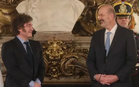 Javier Milei y el ministro de Modernización, Federico Sturzenegger