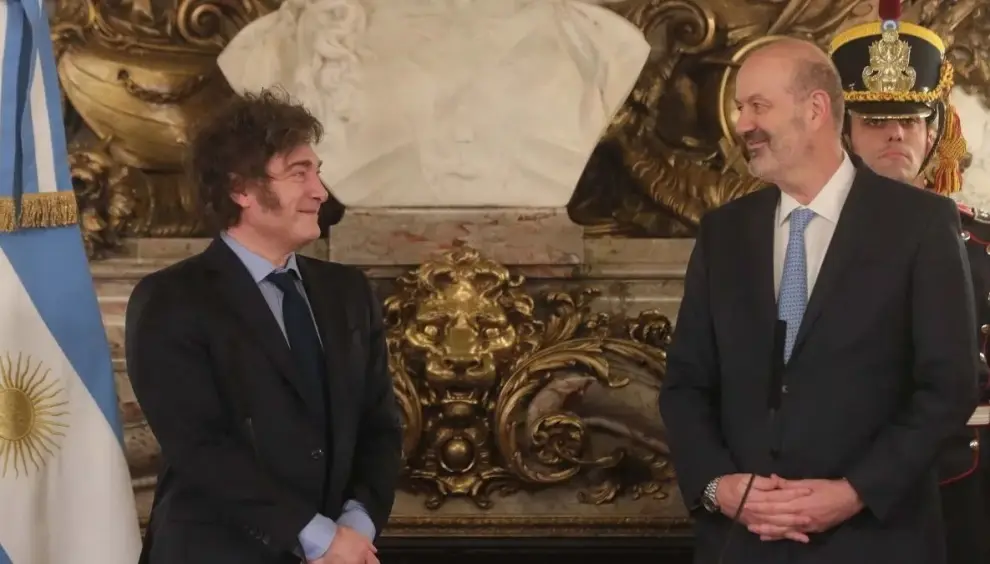 Javier Milei y el ministro de Modernización, Federico Sturzenegger