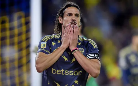 Edinson Cavani y una expresión de lamento, una postal prácticamente desde su llegada a Boca.