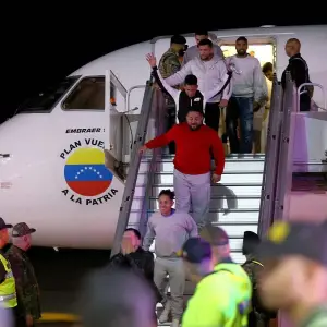 Unos 110 venezolanos arribaron a su país tras ser deportados de EE.UU.