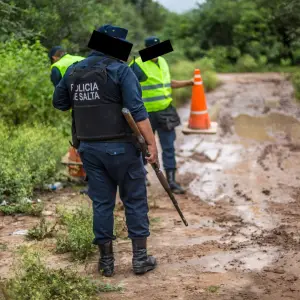 La Policía de Salta desde adentro: “Patrullamos 13 barrios con un móvil fundido y con chalecos antibalas vencidos”