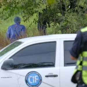 Femicida es intensamente buscado luego de atacar a su expareja en Campo Quijano