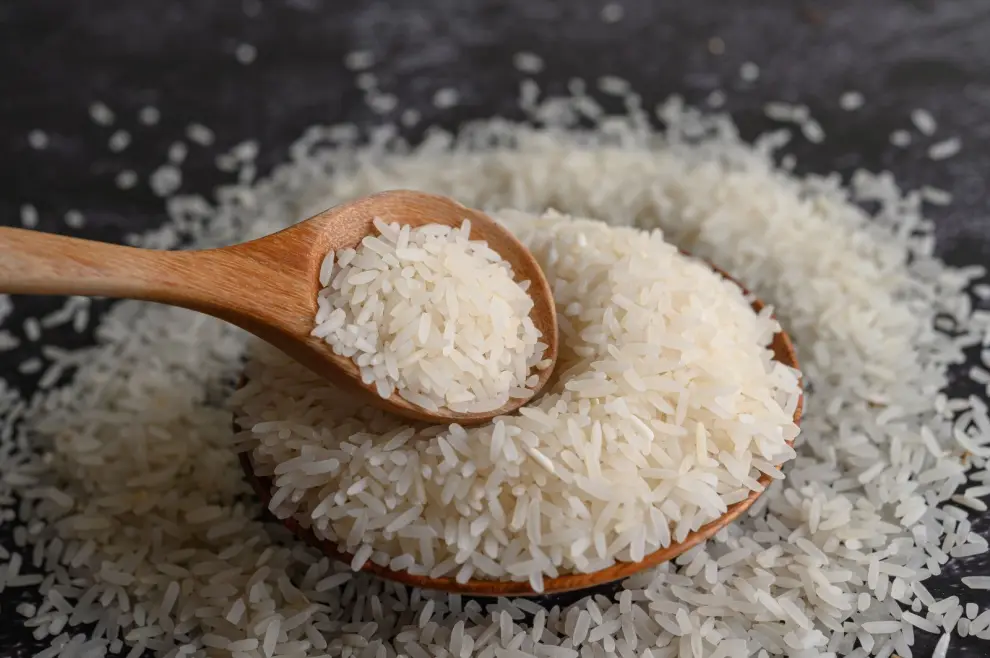 Recomiendan lavar el arroz varias veces hasta que el agua salga transparente y utilizar suficiente agua en la cocción.