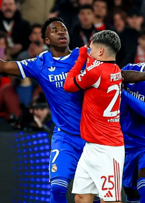 Vinicius jr y  el argentino Gianluca Prestianni