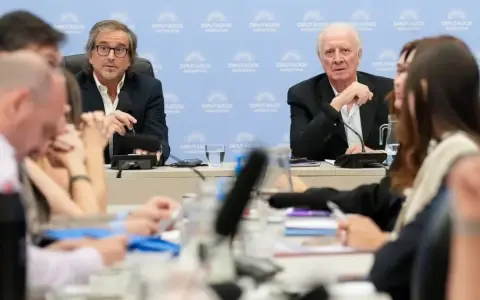 Diputado Julio Moreno de Salta a la derecha