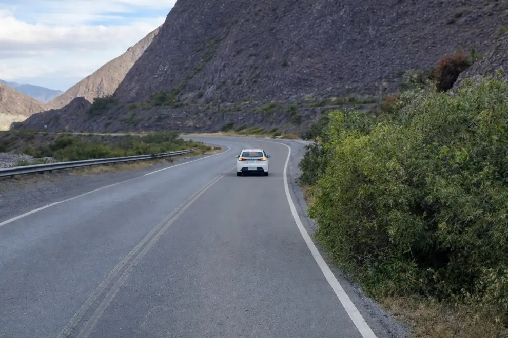 La camioneta fue encontrada por un baqueano, escondida entre matorrales