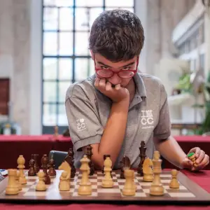Faustino Oro, la mente brillante del ajedrez que con apenas 12 años no para de romper récords mundiales y es admirado por leyendas