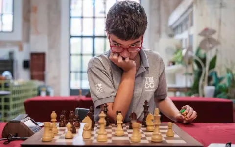El argentino Faustino Oro, el maestro internacional más joven en la historia del ajedrez, va por más con sus precoces 12 años.