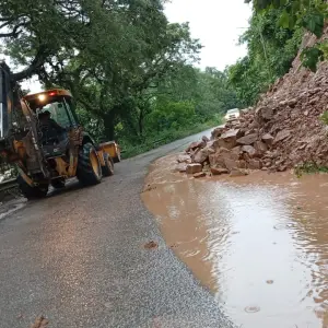 Milagro en La Caldera: Pasó segundos antes del derrumbe en plena cornisa