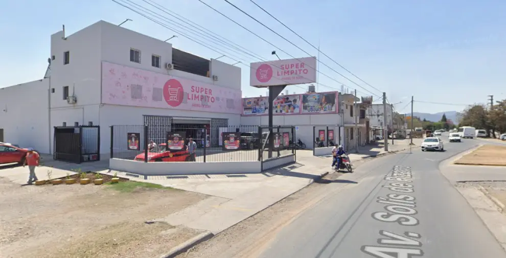 El comercio atracado por la banda de mecheros