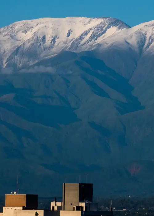Salta amaneció con los cerros teñidos de blanco en pleno verano