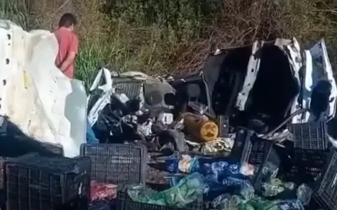 Así quedó el utilitario luego del siniestro con el camión