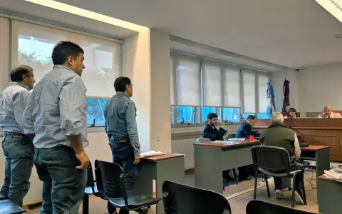 Los hermanos Gonza, Ernesto (izquierda) y Aldo, más adelante el contador Guaymás, los imputados.