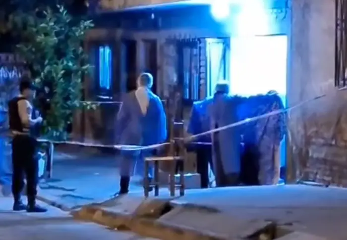 Personal del CIFen el barrio Ceferino. (Captura video Voces Críticas)