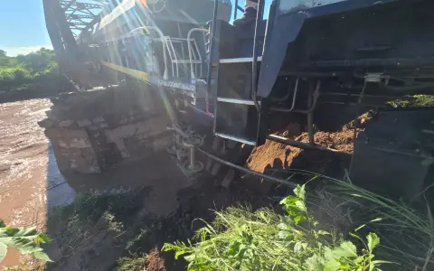 Así quedó la formación del tren al pasar por el tren ferroviario