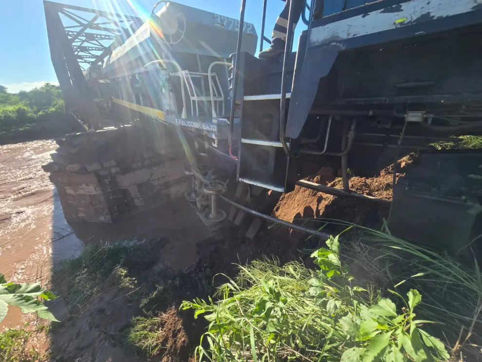 Así quedó la formación del tren al pasar por el tren ferroviario