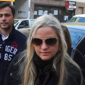 Juan Ignacio Buzali, ex marido de la funcionaria ahora libertaria Carolina Píparo, gana tiempo en un juicio en su contra