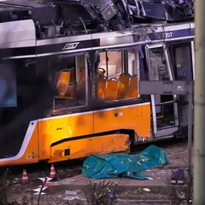 Video del descarrilamiento de un tranvía en Milán: El accidente dejó al menos 2 muertos y 40 heridos