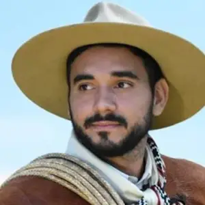 A quién invitó a subir al escenario Lázaro Caballero