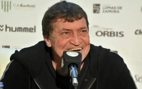Julio César Falcioni vuelve a dirigir a un equipo de Primera.