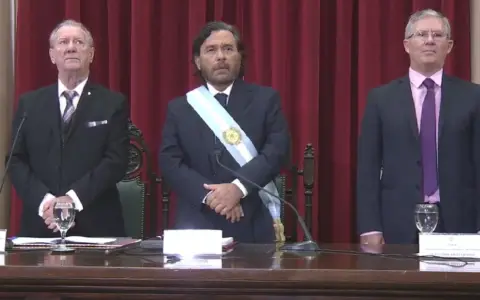 Sáenz en el inicio de sesiones ordinarias de la proivncia.