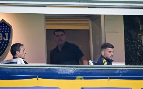 Juan Román Riquelme dio la nota desde su palco en La Bombonera.